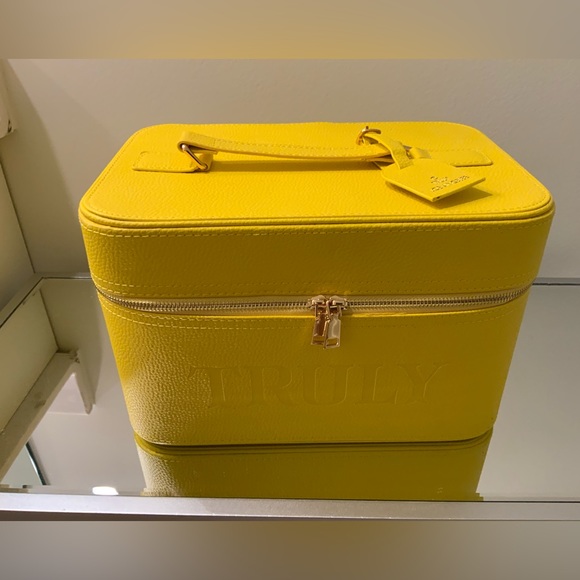Truly yellow Beauty case brand new - Picture 13 of 15
